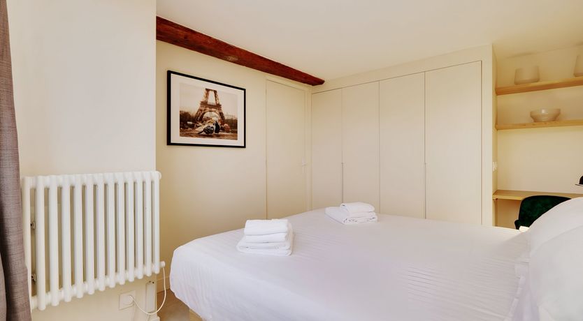 Photo of The Seine Serenade