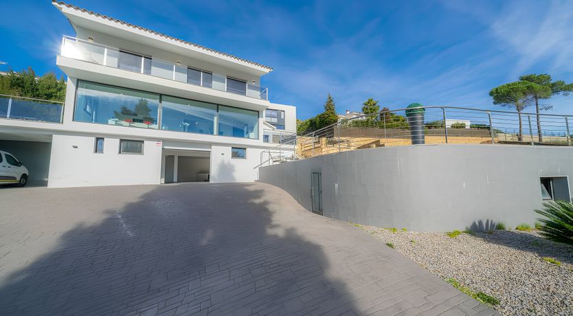 Photo of Elegant Beach Retreat