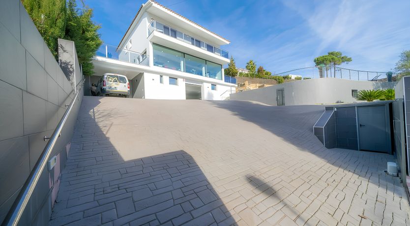 Photo of Elegant Beach Retreat