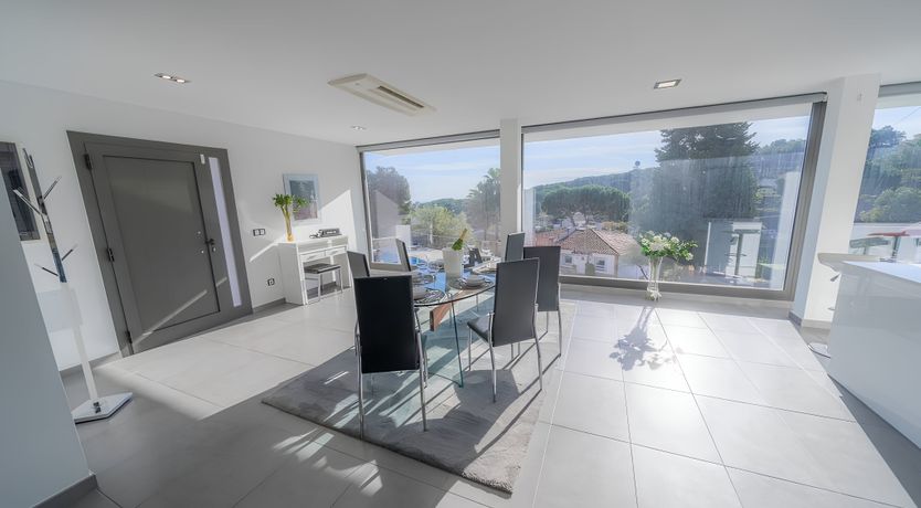 Photo of Elegant Beach Retreat