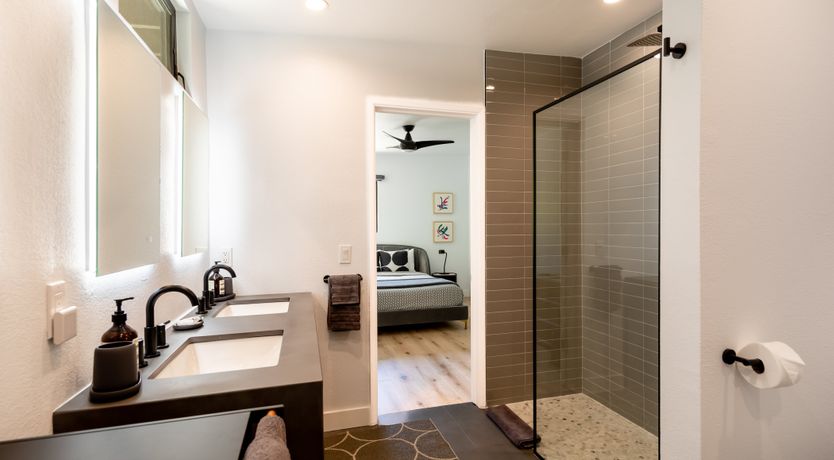 Photo of Charm & Art