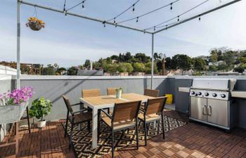 Silver Lake Rooftop Holiday Home