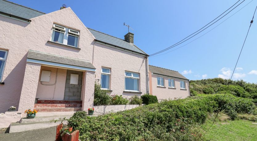 Photo of 2 Sunny Hill