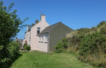 2 Sunny Hill Holiday Cottage
