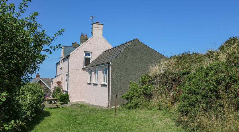 Photo of 2 Sunny Hill