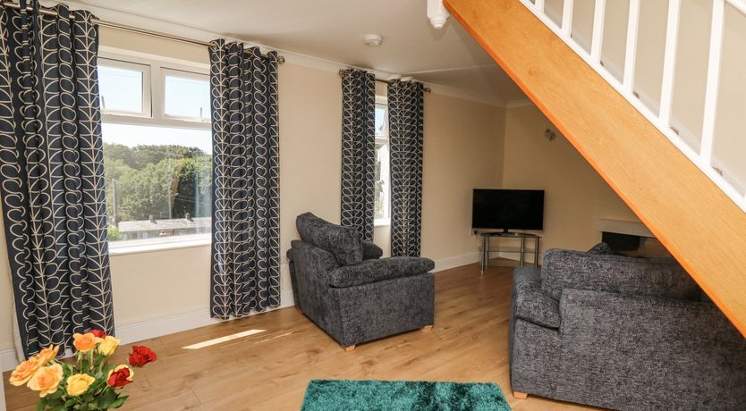 Photo of 2 Sunny Hill