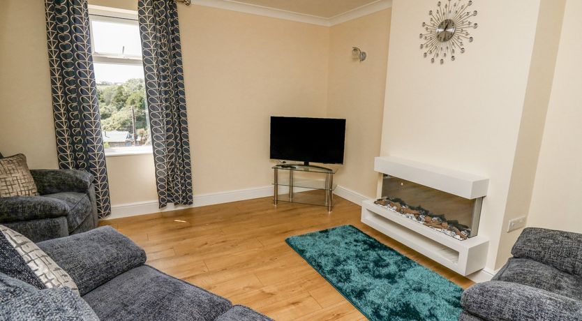 Photo of 2 Sunny Hill