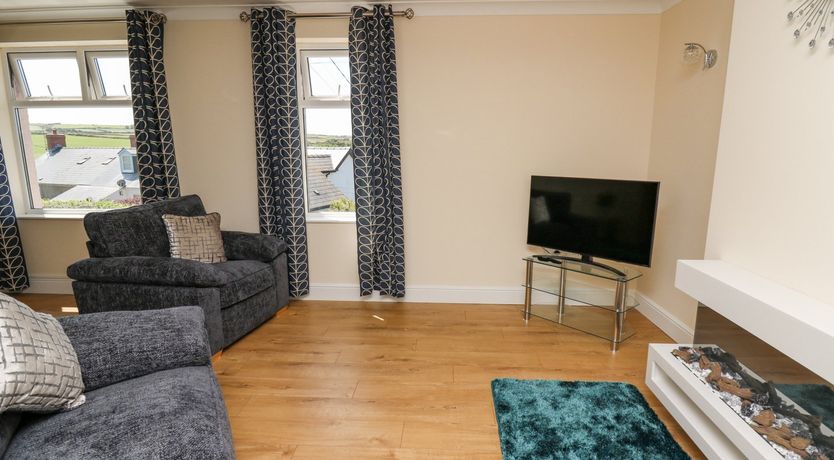 Photo of 2 Sunny Hill