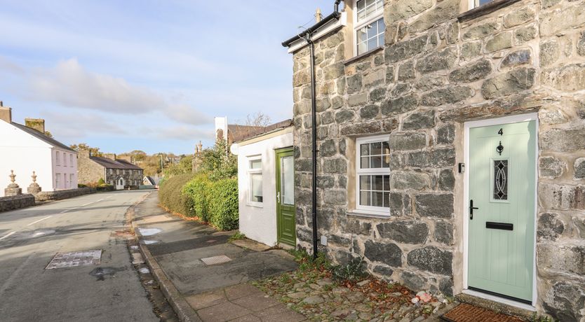 Photo of Ty Eiddew (Ivy House)