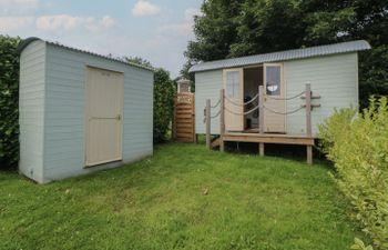 Flora's Hut Holiday Cottage