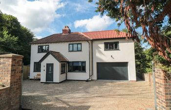 Riverside House Holiday Cottage