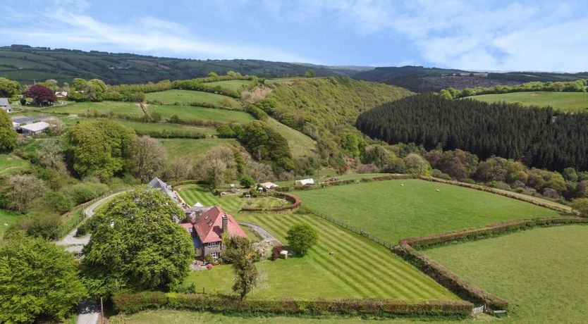 Photo of West Hollowcombe Farm Cottages - full site