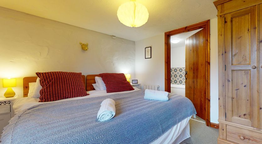 Photo of West Hollowcombe Farm Cottages - full site