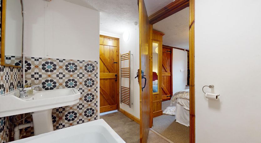 Photo of West Hollowcombe Farm Cottages - full site