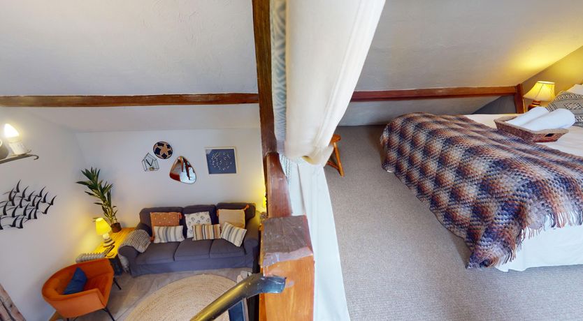 Photo of West Hollowcombe Farm Cottages - full site