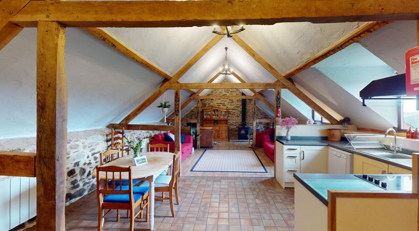 Photo of West Hollowcombe Farm Cottages - full site