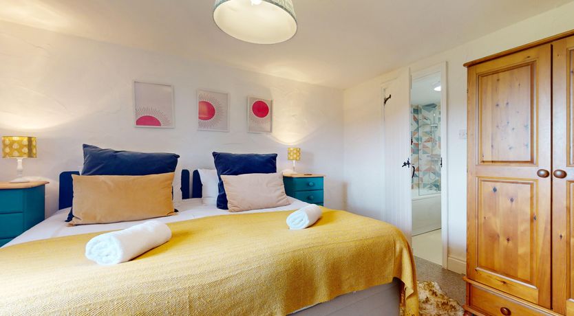 Photo of West Hollowcombe Farm Cottages - full site