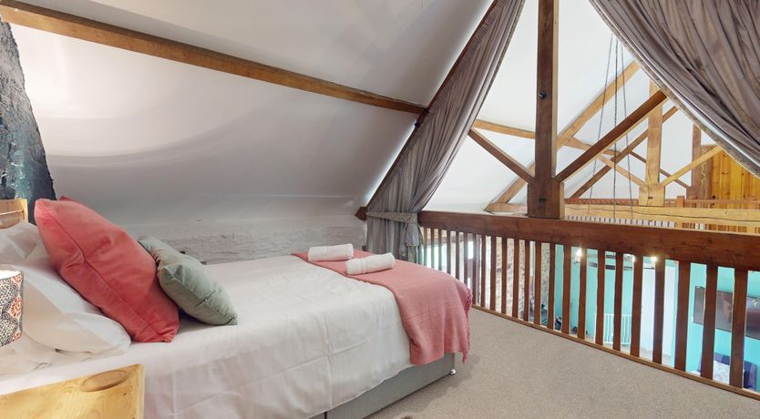 Photo of West Hollowcombe Farm Cottages - full site