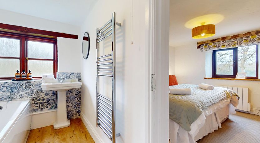 Photo of West Hollowcombe Farm Cottages - full site