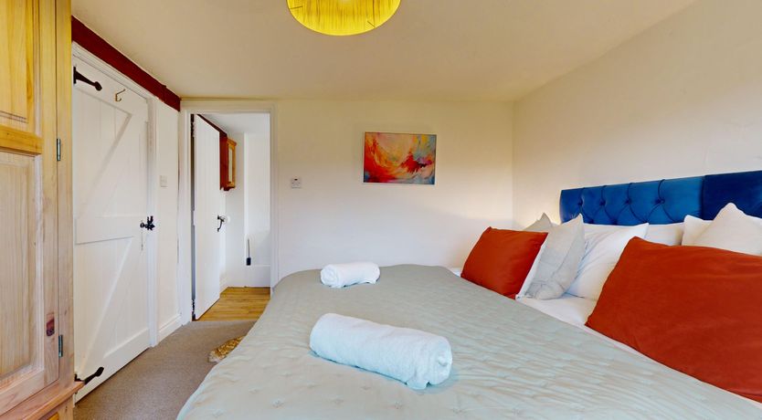 Photo of West Hollowcombe Farm Cottages - full site