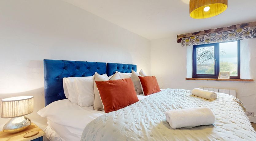 Photo of West Hollowcombe Farm Cottages - full site