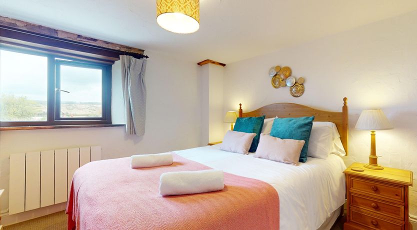 Photo of West Hollowcombe Farm Cottages - full site