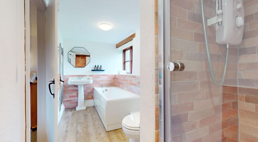 Photo of West Hollowcombe Farm Cottages - full site