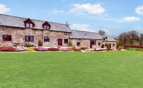Photo of West Hollowcombe Farm Cottages - full site