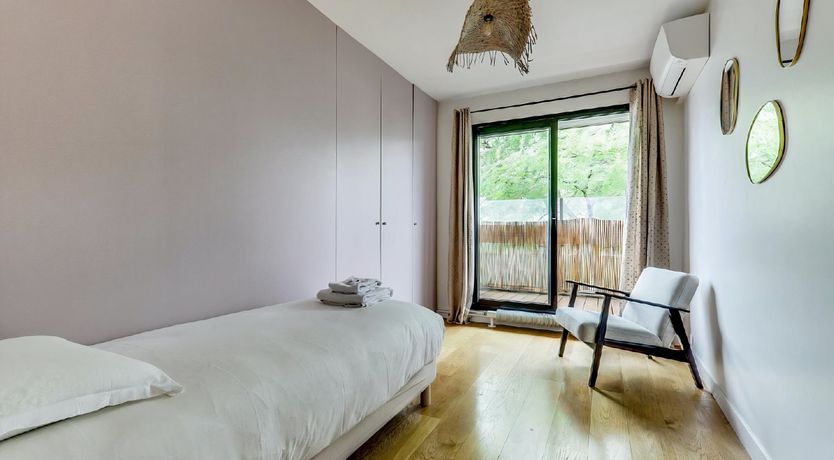 Photo of Parisian Flair