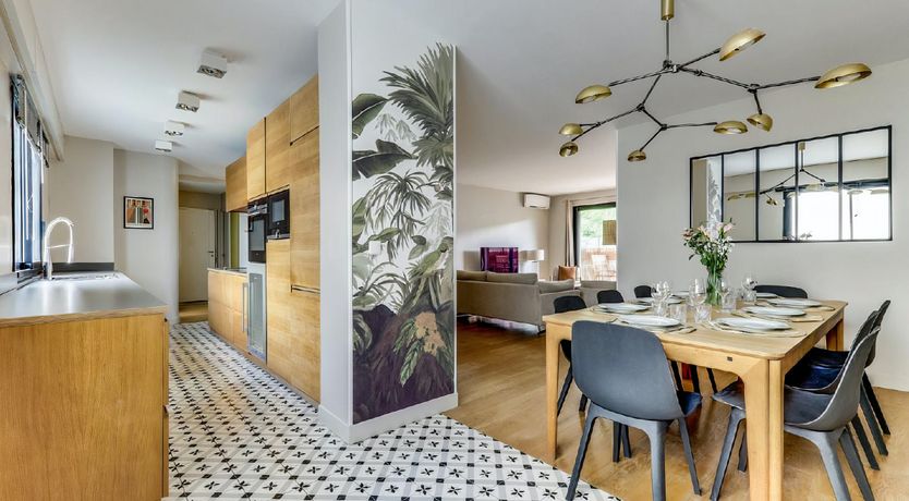 Photo of Parisian Flair