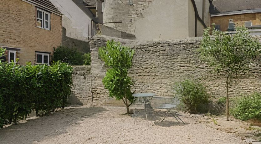 Photo of Quaint Courtyard Cottage