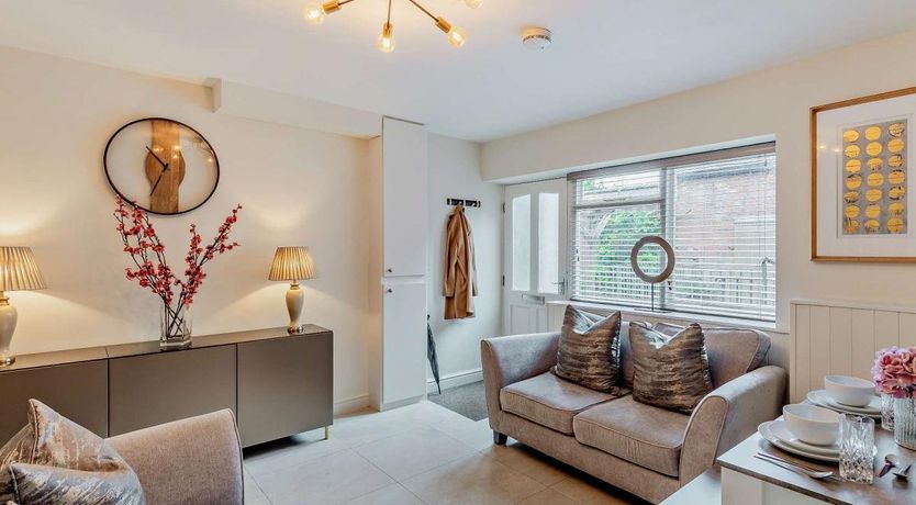 Photo of 2 Bed in Warwick