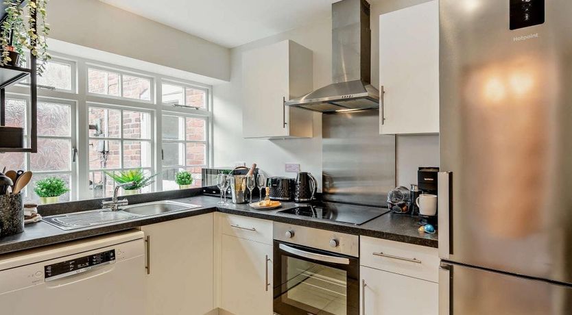 Photo of 2 Bed in Warwick