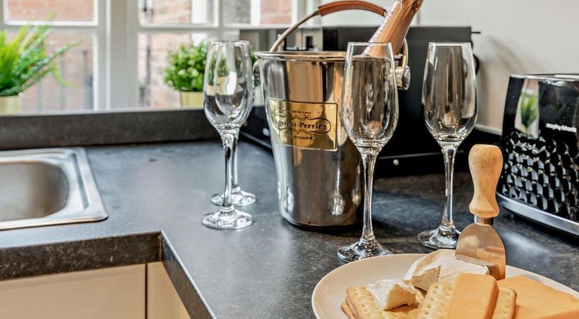 Photo of 2 Bed in Warwick