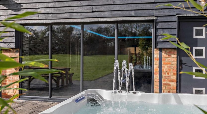 Photo of 5 Bed in Newnham