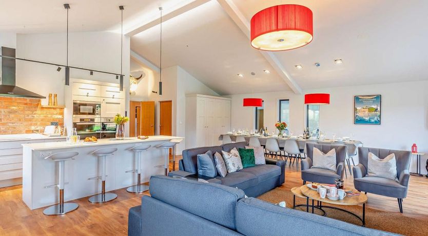 Photo of 5 Bed in Newnham