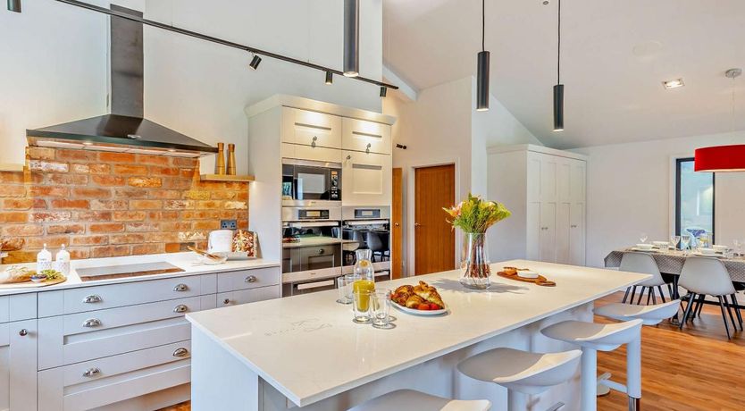 Photo of 5 Bed in Newnham