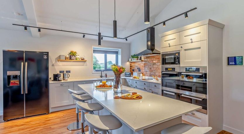 Photo of 5 Bed in Newnham