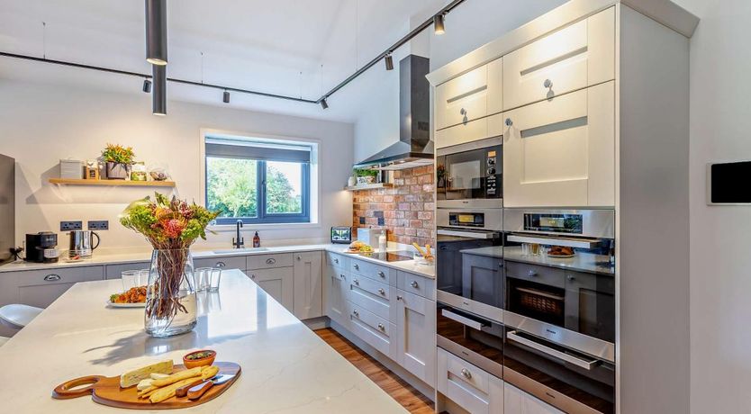 Photo of 5 Bed in Newnham