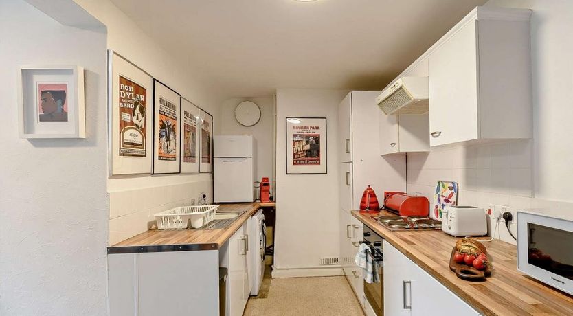 Photo of 2 Bed in Fishguard