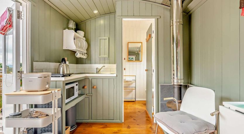 Photo of 1 Bed in Marldon