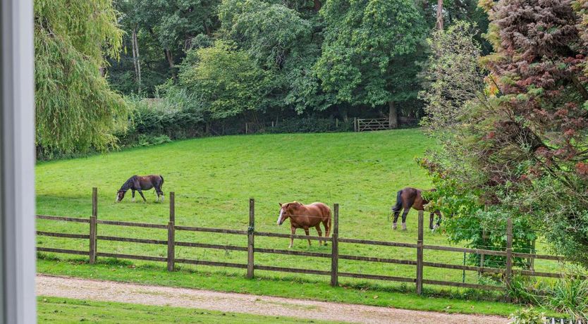 Photo of 5 Bed in Burley