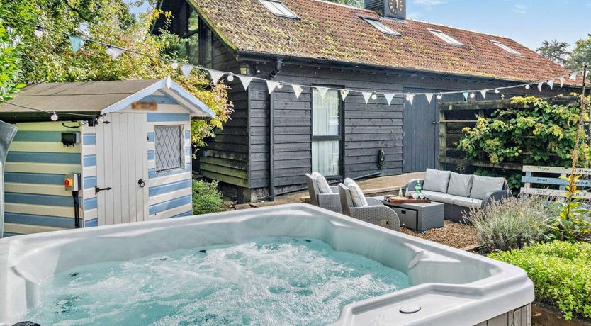 Photo of 5 Bed in Burley