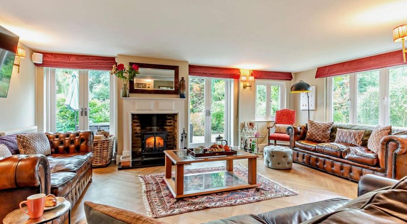 Photo of 5 Bed in Burley