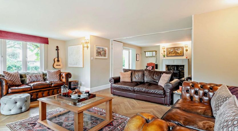 Photo of 5 Bed in Burley