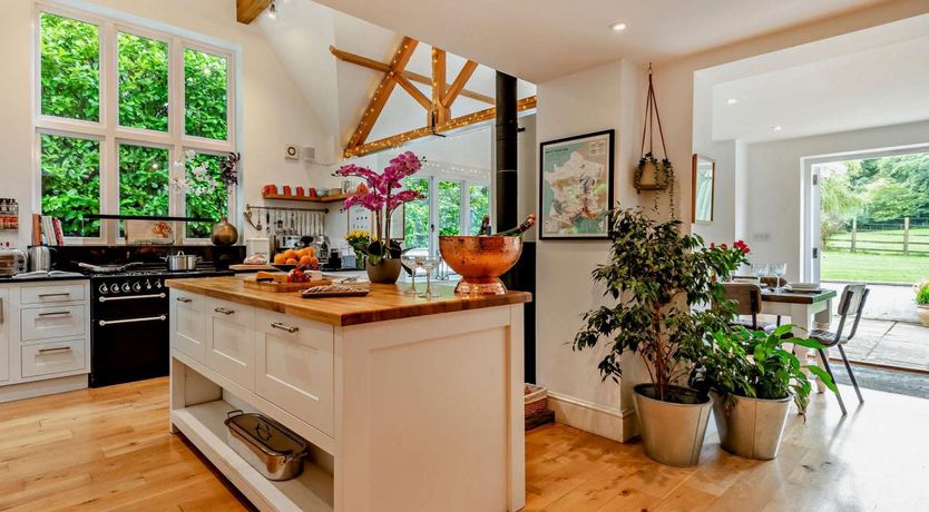 Photo of 5 Bed in Burley