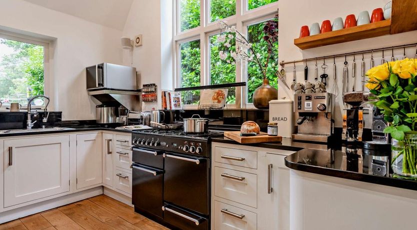 Photo of 5 Bed in Burley