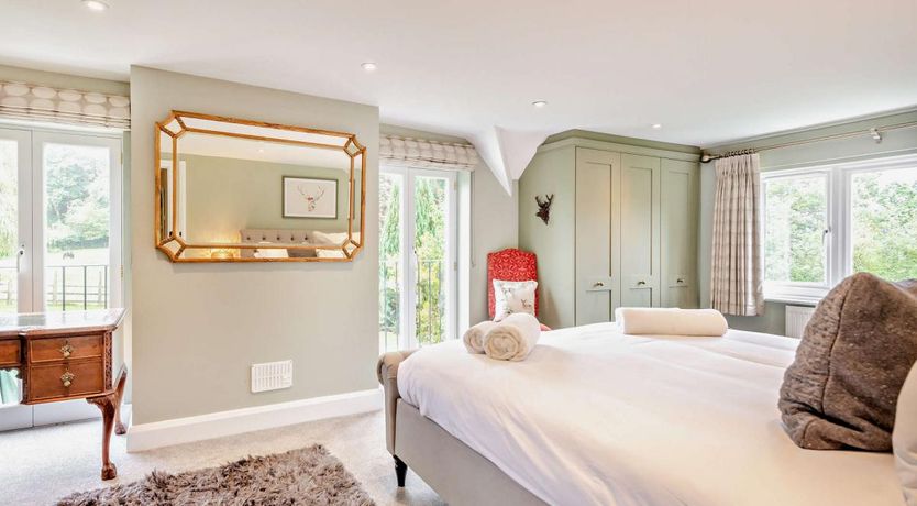 Photo of 5 Bed in Burley