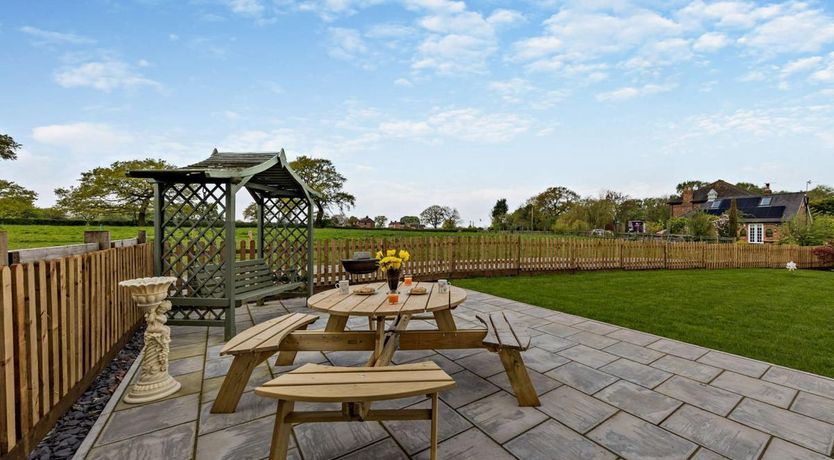 Photo of 2 Bed in Hough