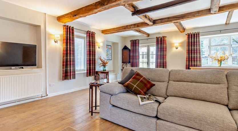 Photo of 3 Bed in Abercamlais